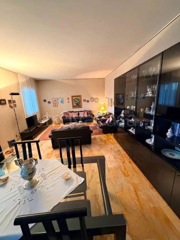 appartamento in vendita a Pavia in zona Centro Città