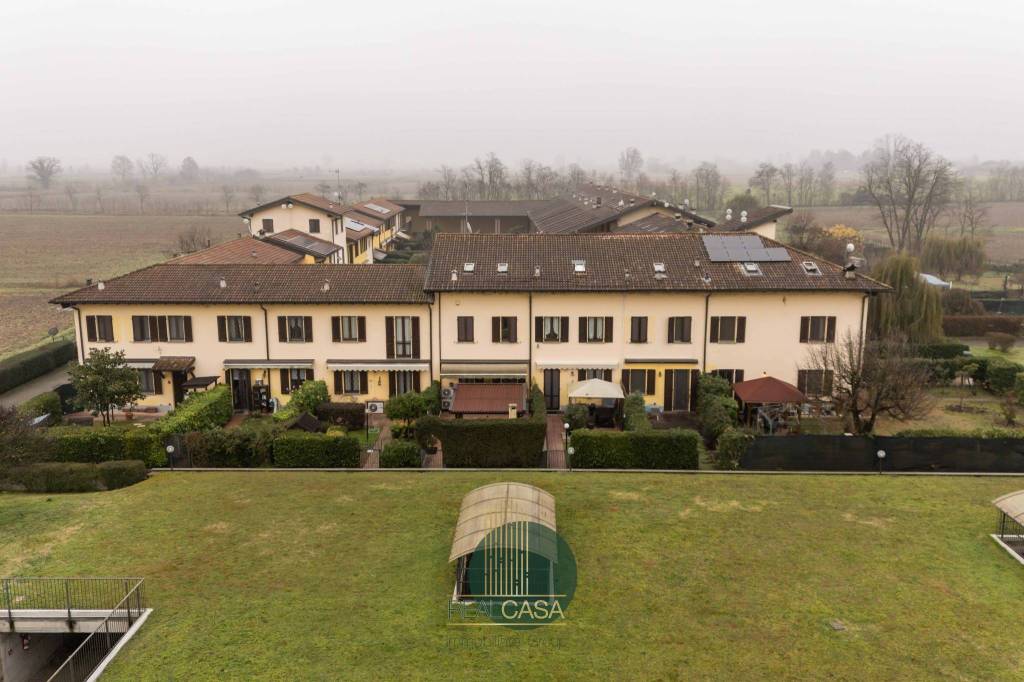 appartamento in vendita a Pavia in zona Fossarmato