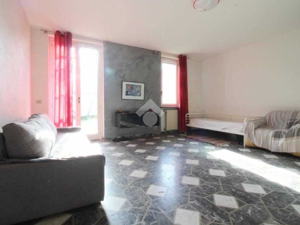 appartamento in vendita a Pavia in zona Vallone