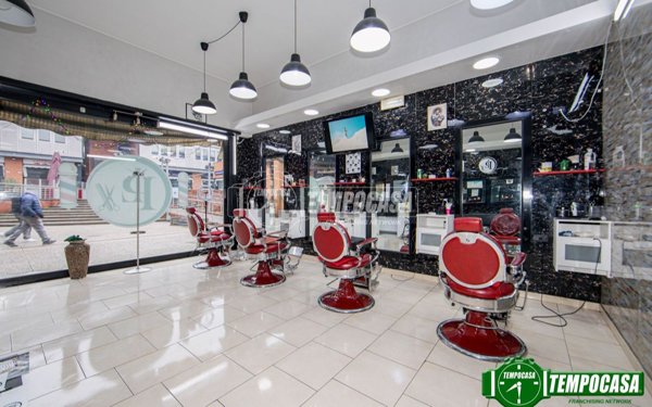 locale commerciale in vendita a Pavia in zona Centro Città