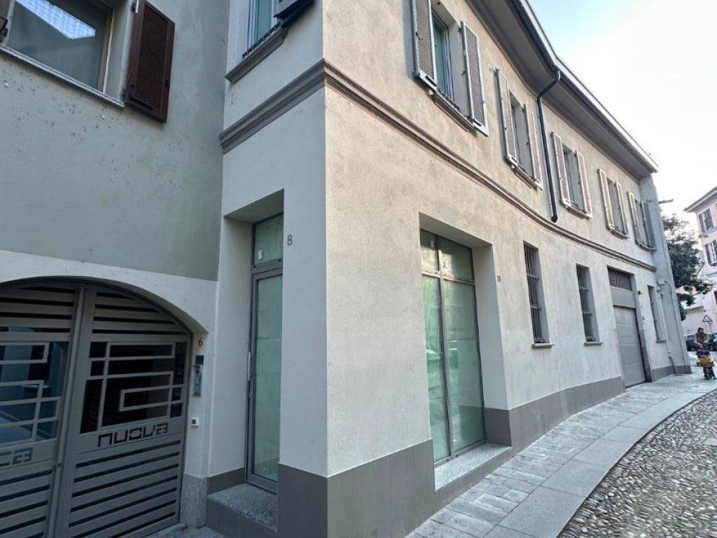 negozio in vendita a Pavia in zona Centro Città