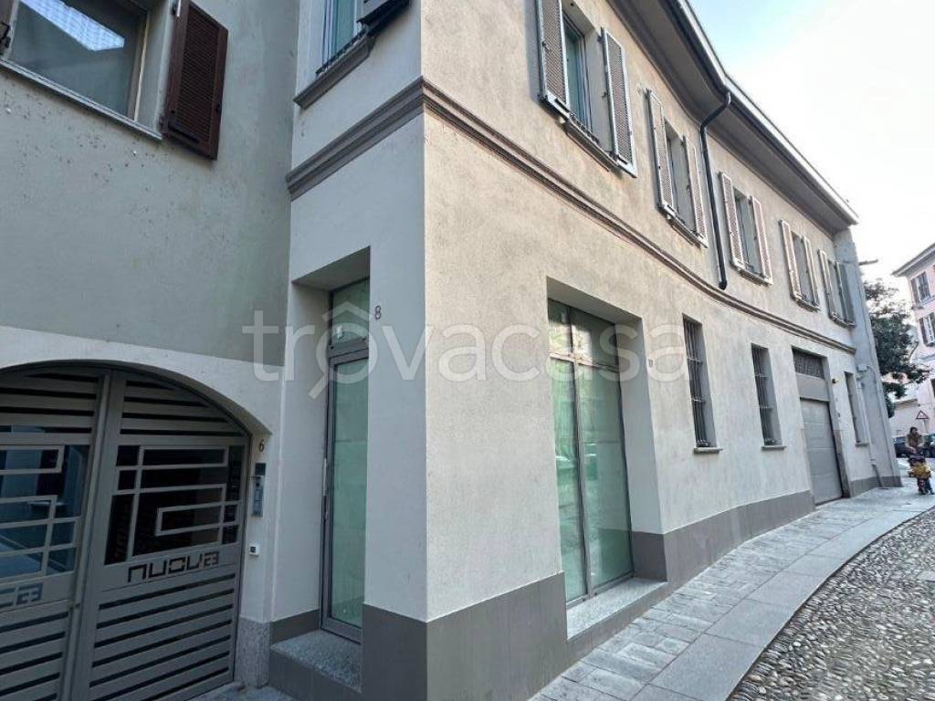 negozio in vendita a Pavia in zona Centro Città