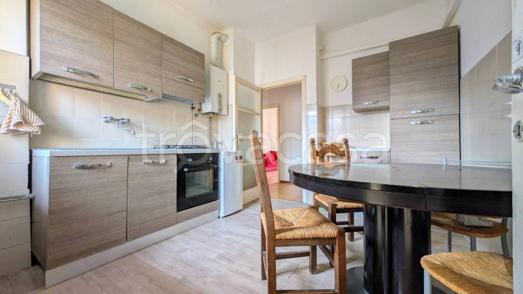 appartamento in vendita a Pavia in zona Vallone