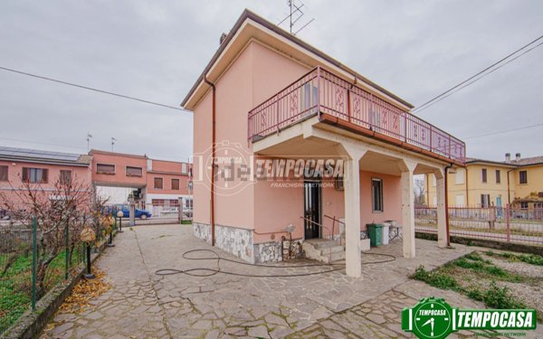 casa indipendente in vendita a Pavia in zona Vallone