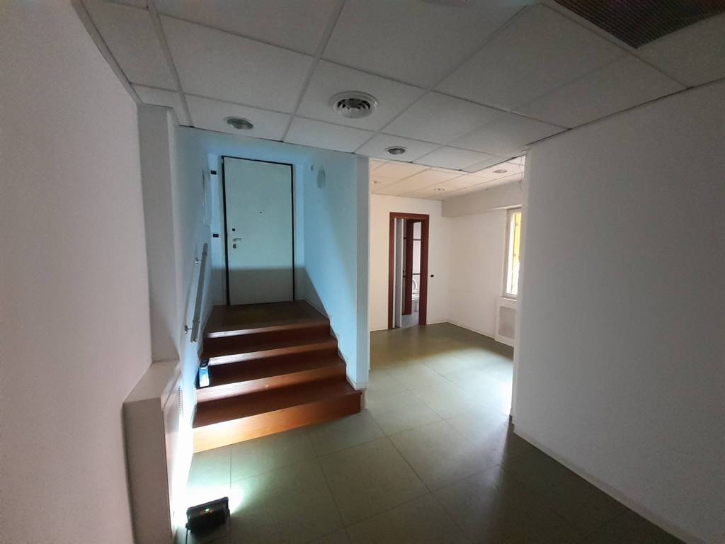 ufficio in vendita a Pavia in zona Stazione