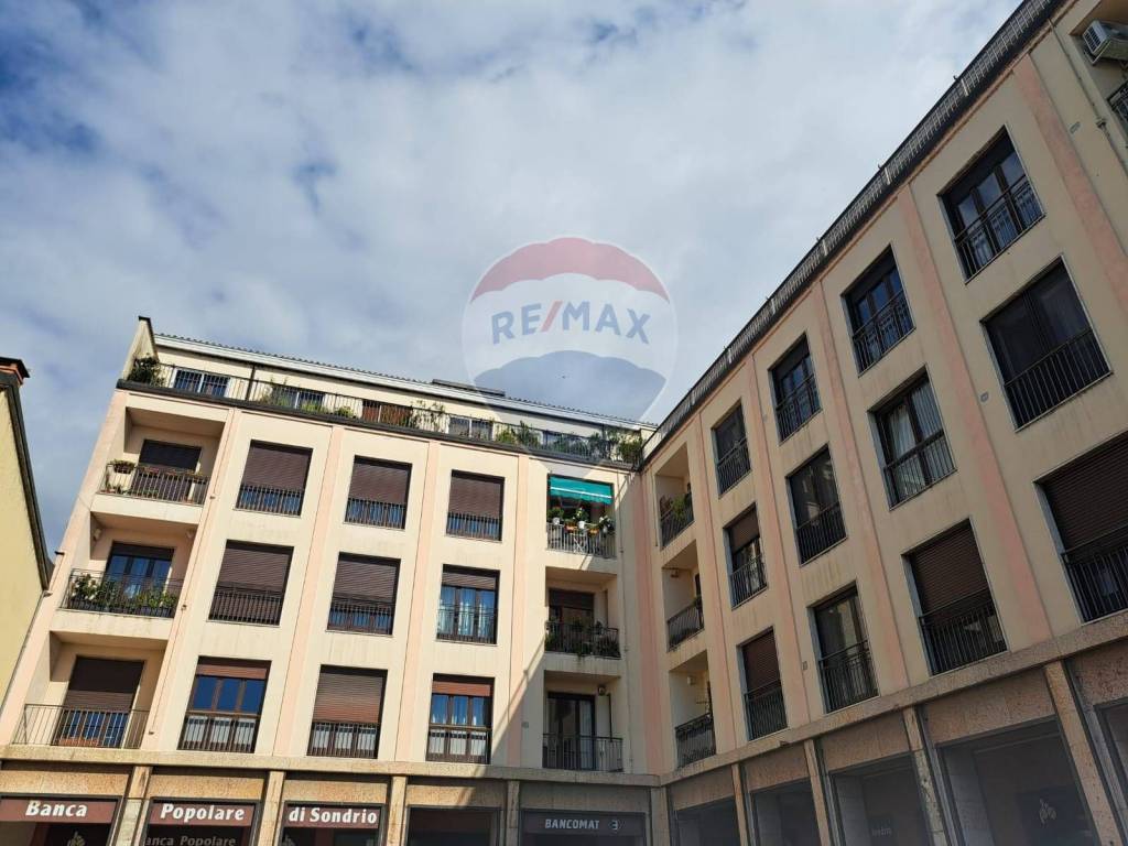appartamento in vendita a Pavia in zona Centro Città