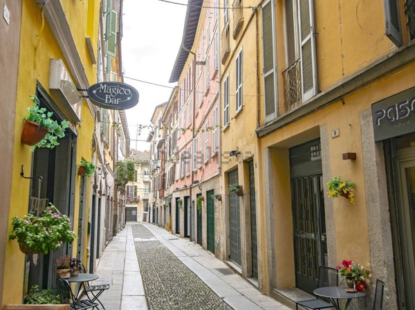 appartamento in vendita a Pavia in zona Centro Città