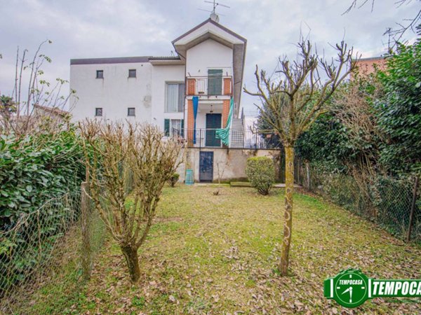 appartamento in vendita a Pavia in zona Centro Città