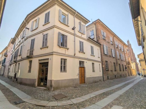 appartamento in vendita a Pavia in zona Centro Città