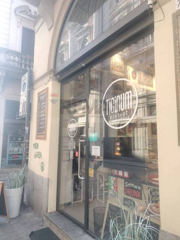 negozio in vendita a Pavia in zona Centro Città