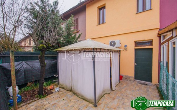 casa indipendente in vendita a Pavia in zona Fossarmato