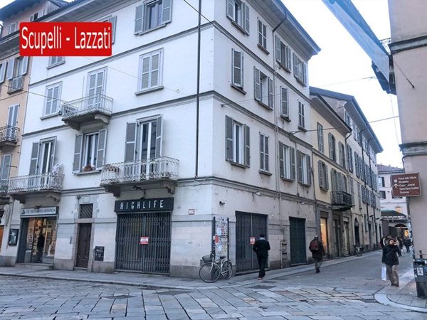 negozio in vendita a Pavia in zona Centro Città