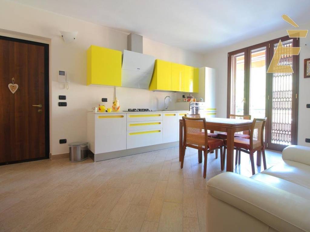 appartamento in vendita a Pavia in zona Borgo Ticino