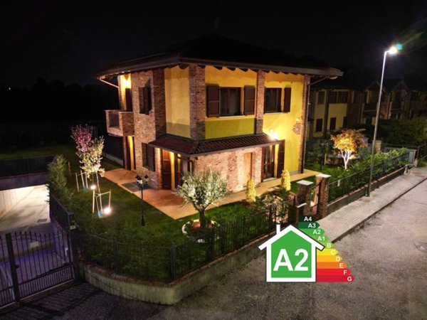 casa indipendente in vendita a Pavia in zona Fossarmato