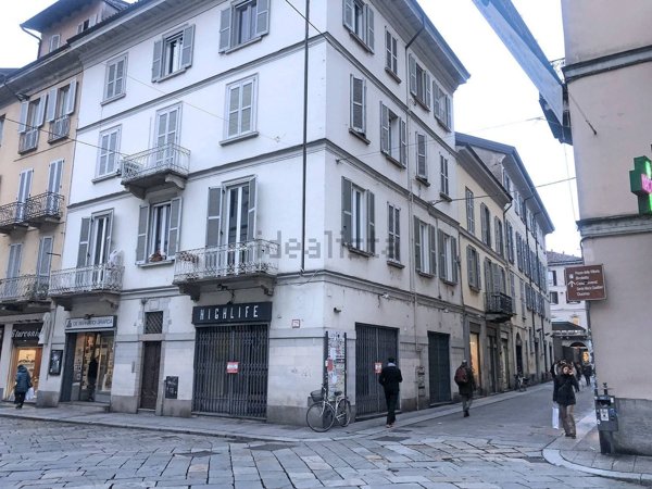 negozio in vendita a Pavia in zona Centro Città