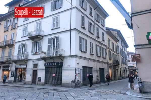 negozio in vendita a Pavia in zona Centro Città
