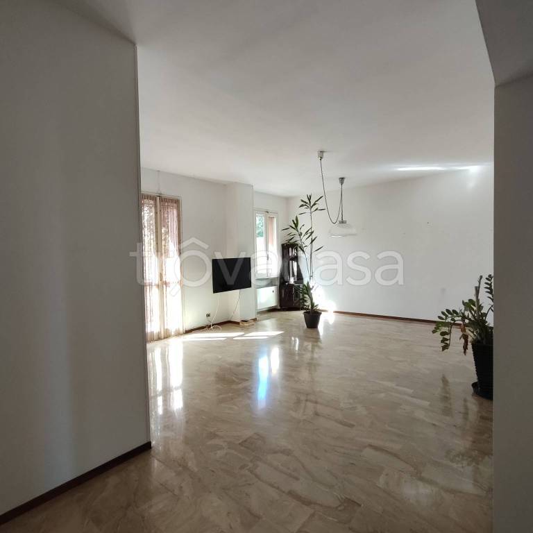 appartamento in vendita a Pavia in zona Chiozzo