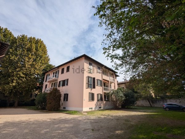 appartamento in vendita a Pavia in zona Borgo Ticino