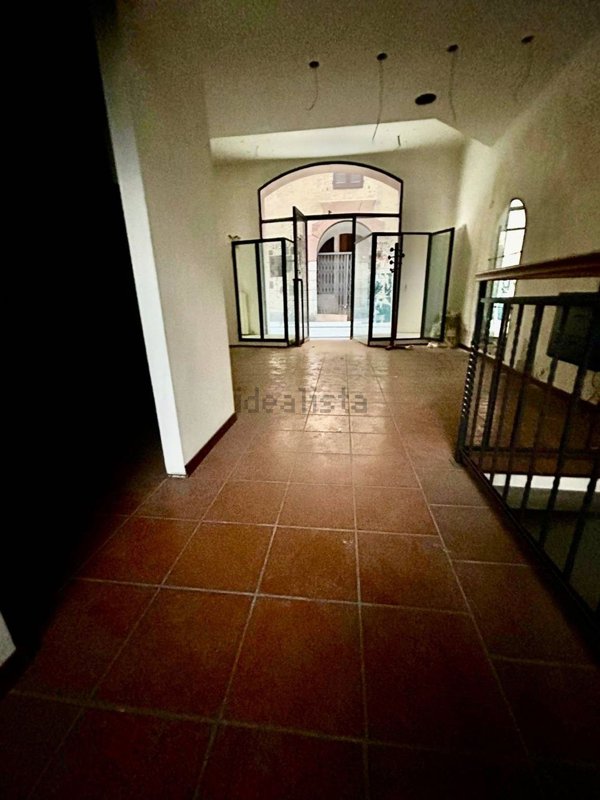 negozio in vendita a Pavia in zona Centro Città