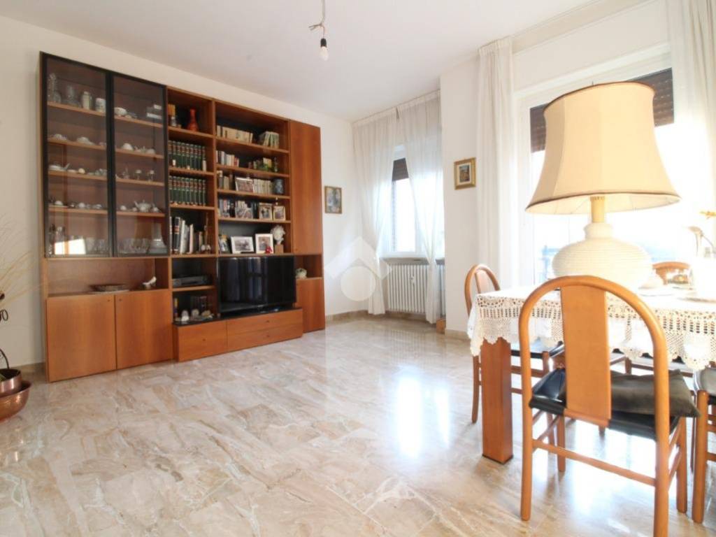 appartamento in vendita a Pavia in zona Pompieri