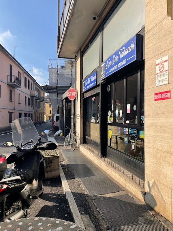 negozio in vendita a Pavia