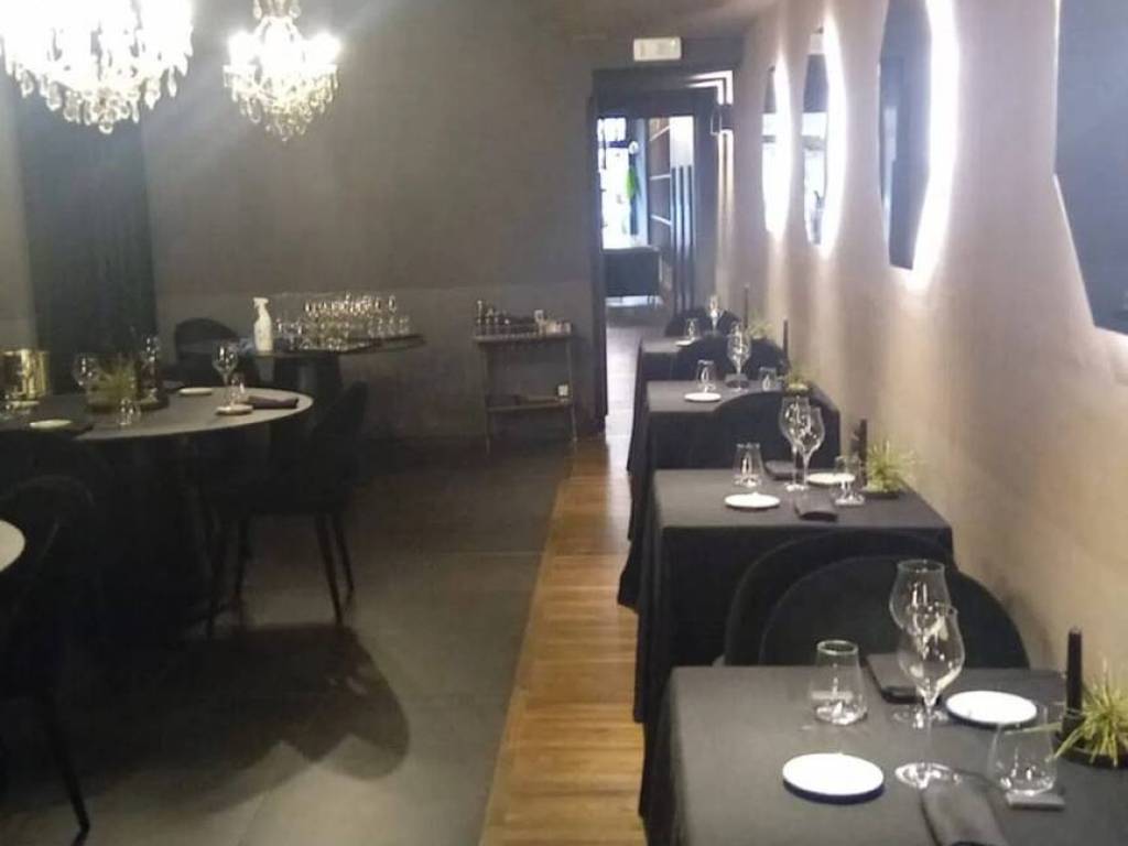 negozio in vendita a Pavia in zona Borgo Ticino