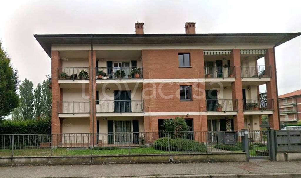appartamento in vendita a Pavia in zona Pompieri