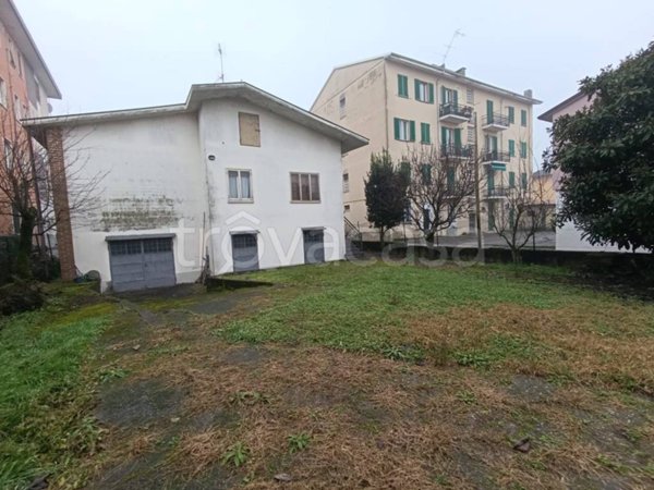 casa indipendente in vendita a Pavia in zona Stazione