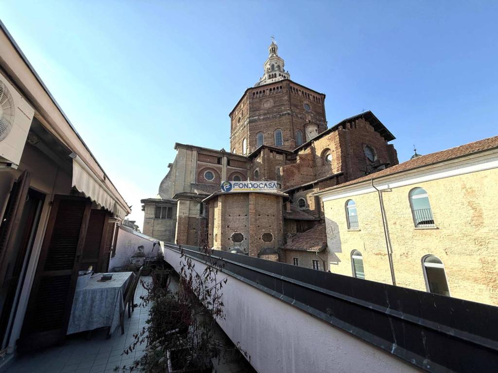 appartamento in vendita a Pavia in zona Centro Città