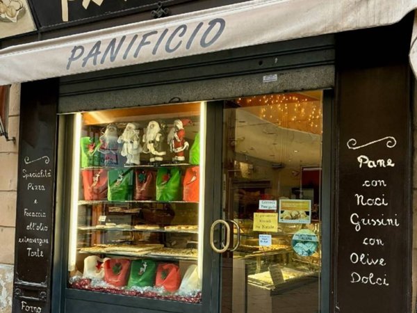 negozio in vendita a Pavia in zona Centro Città