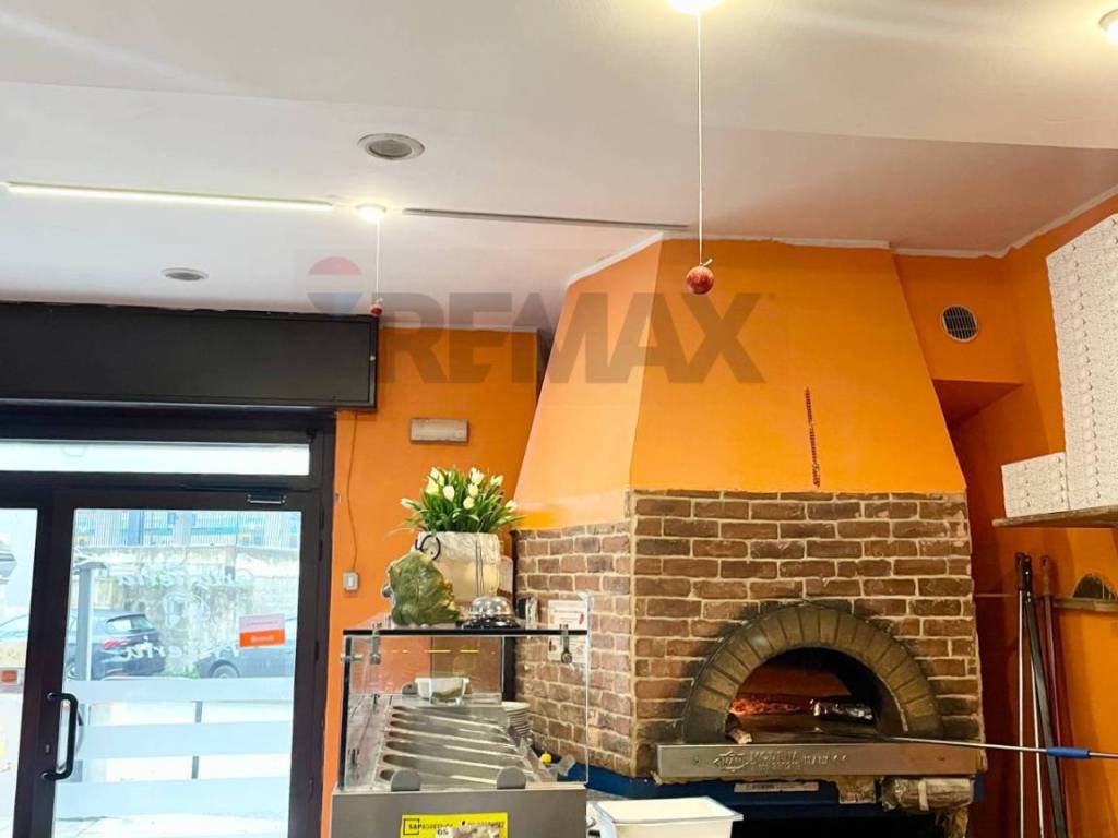 negozio in vendita a Pavia