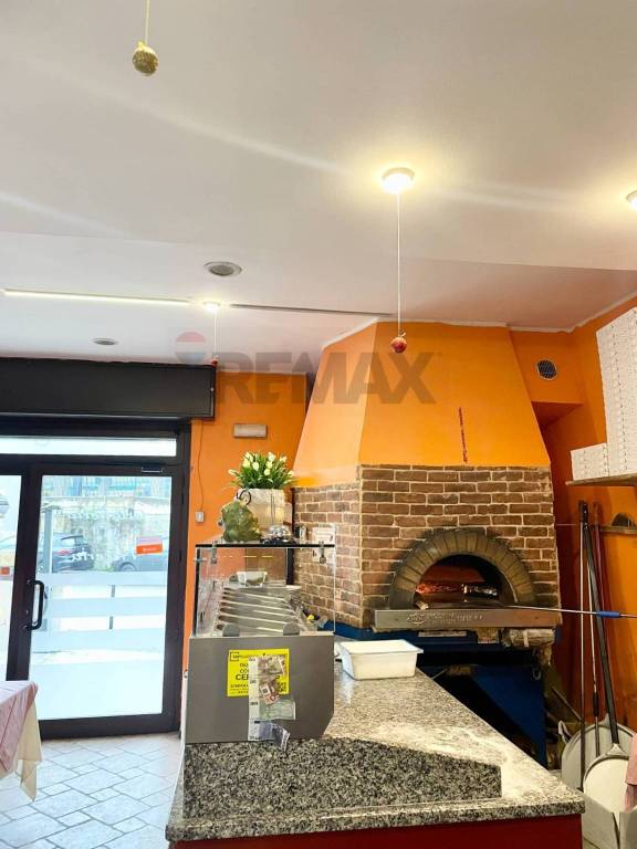 negozio in vendita a Pavia in zona Stazione