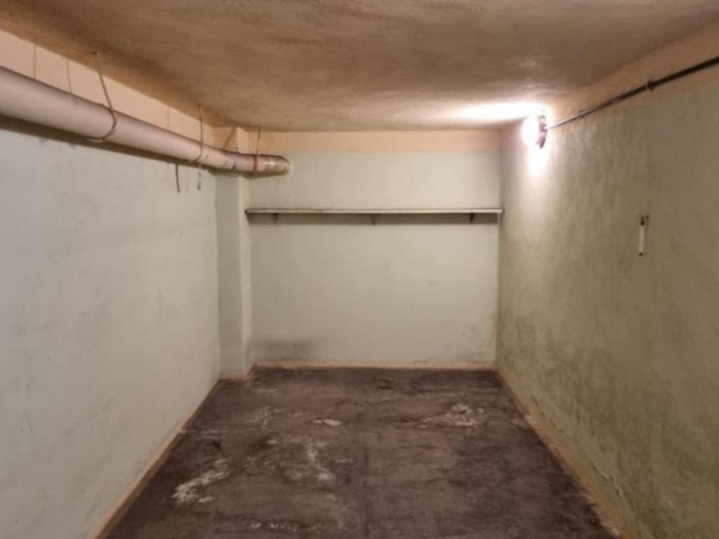 locale di sgombero in vendita a Pavia in zona Campari