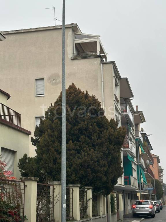 appartamento in vendita a Pavia in zona Città Giardino