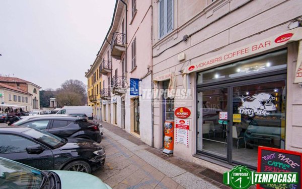negozio in vendita a Pavia in zona Centro Città