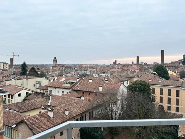 appartamento in vendita a Pavia in zona Centro Città