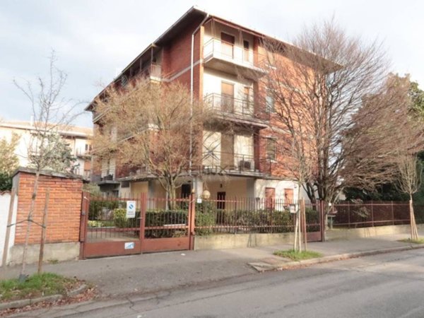 appartamento in vendita a Pavia in zona Pompieri