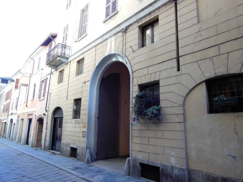 appartamento in vendita a Pavia in zona Centro Città