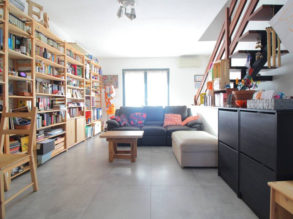 casa indipendente in vendita a Pavia in zona Vallone