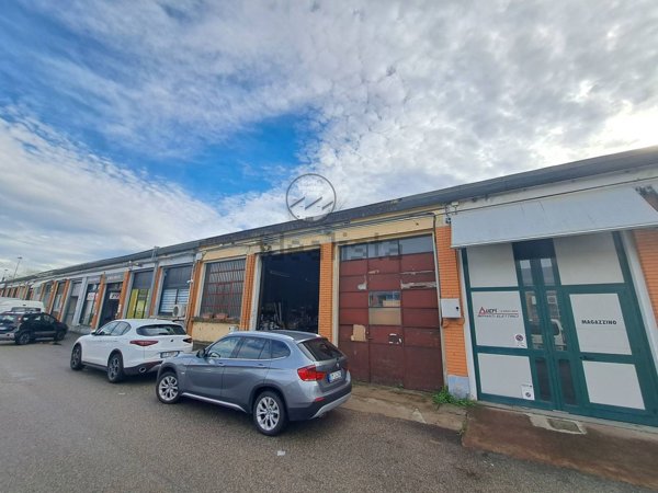 capannone in vendita a Pavia