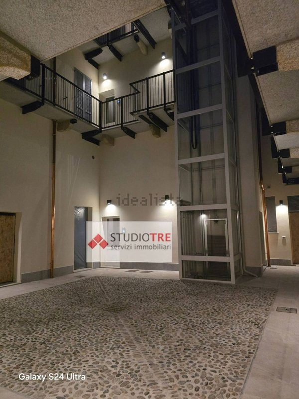 appartamento in vendita a Pavia in zona Centro Città