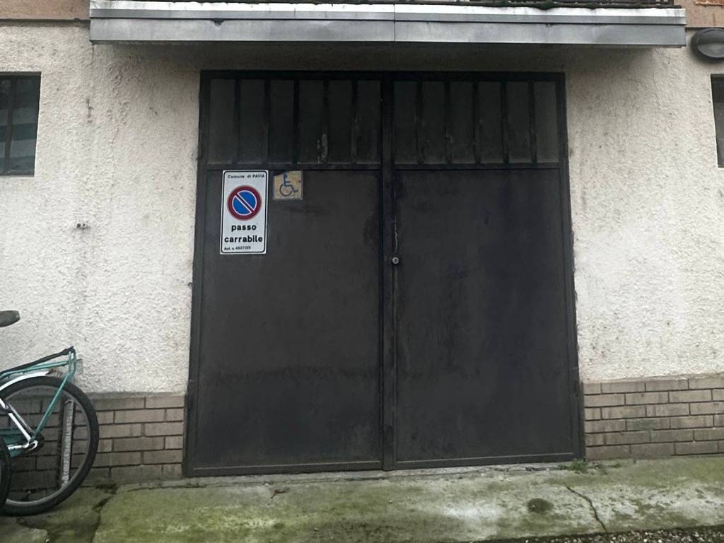 locale di sgombero in vendita a Pavia in zona Borgo Ticino