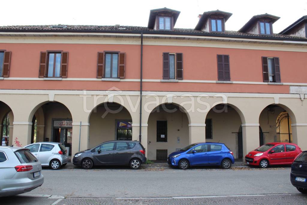 negozio in vendita a Pavia in zona Centro Città