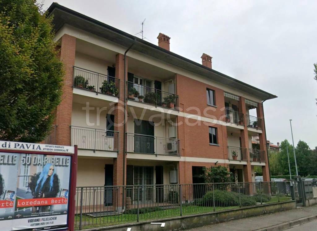 appartamento in vendita a Pavia in zona Pompieri