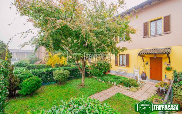 casa indipendente in vendita a Pavia