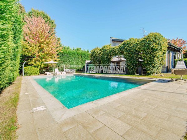 casa indipendente in vendita a Pavia in zona Stazione