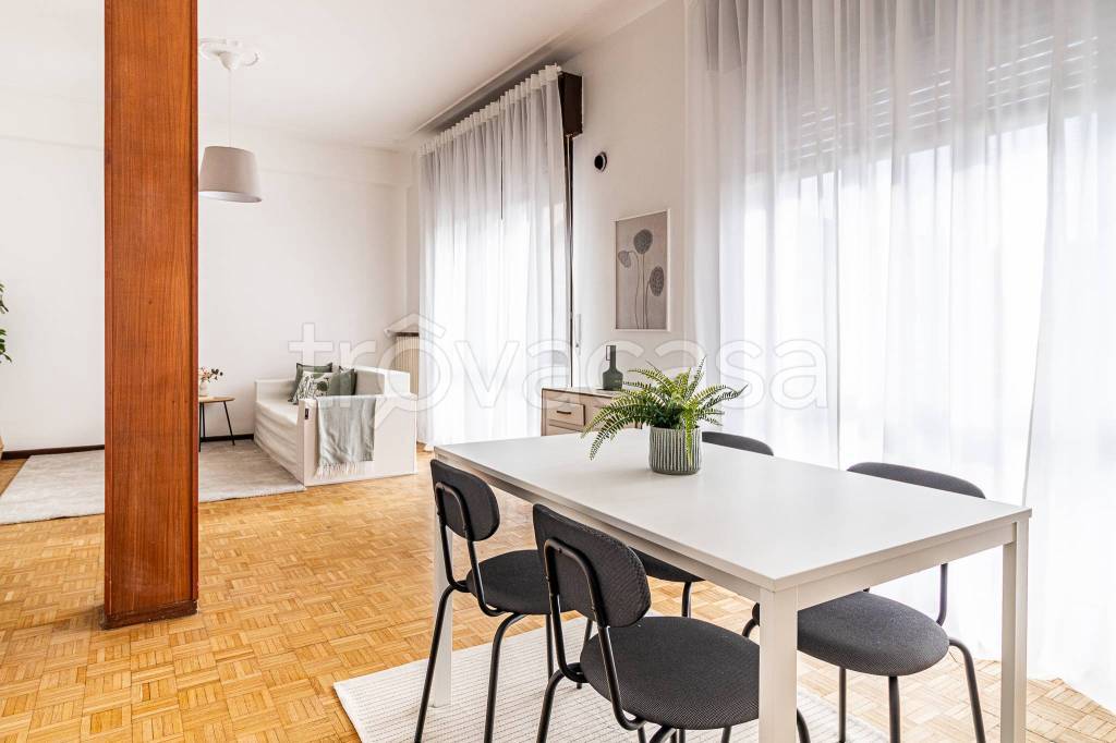 appartamento in vendita a Pavia in zona San Pietro