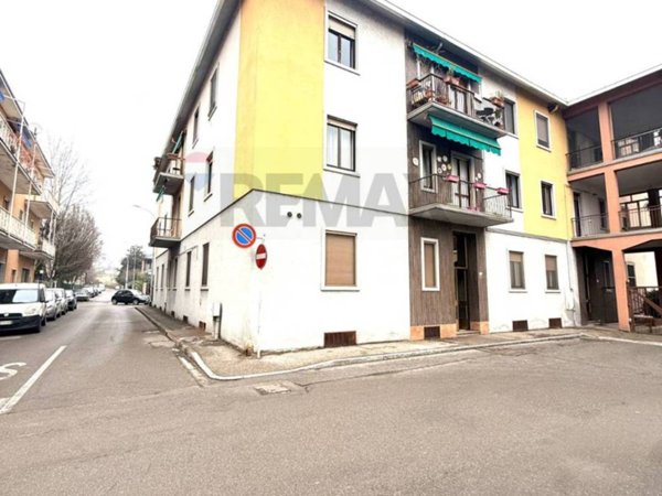 appartamento in vendita a Pavia in zona Chiozzo