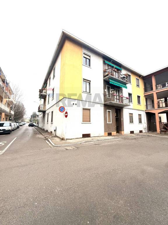 appartamento in vendita a Pavia in zona Chiozzo