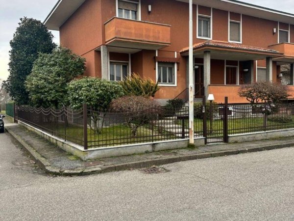 casa indipendente in vendita a Pavia in zona Mirabello